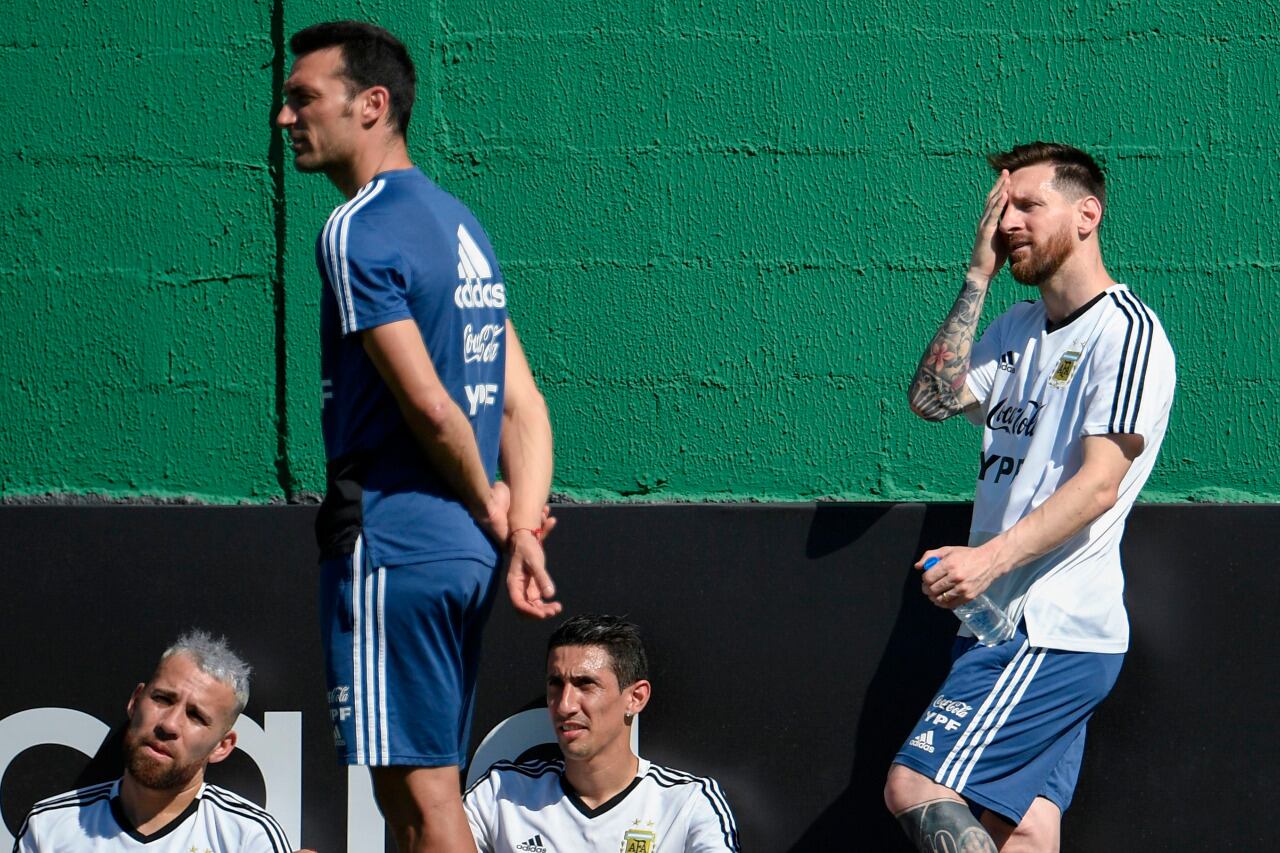 Scaloni y Messi visitarán a Brasil en la sexta fecha del certamen.