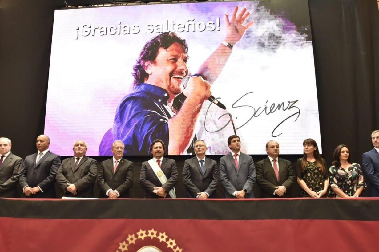 Los integrantes del gabinete aportarán la mitad de su sueldo