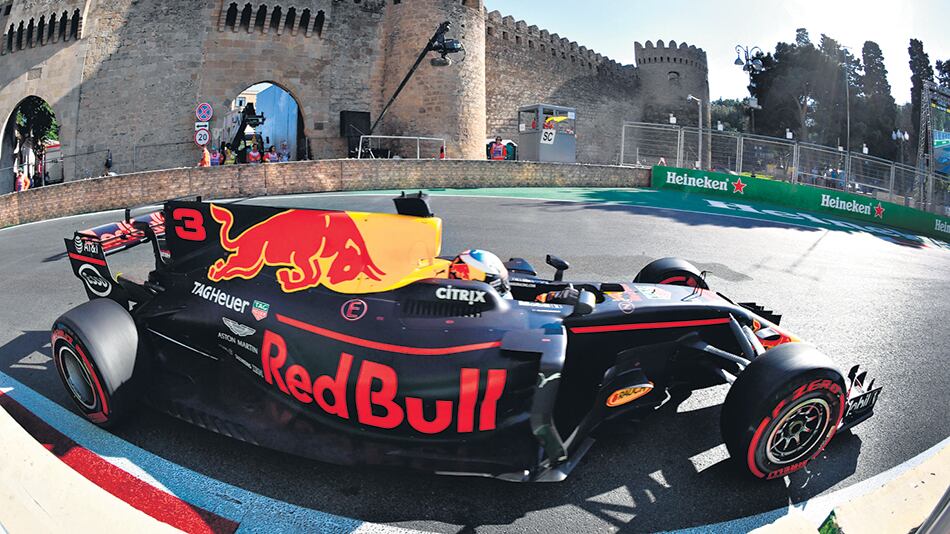 El festejo de Ricciardo en Bakú.
