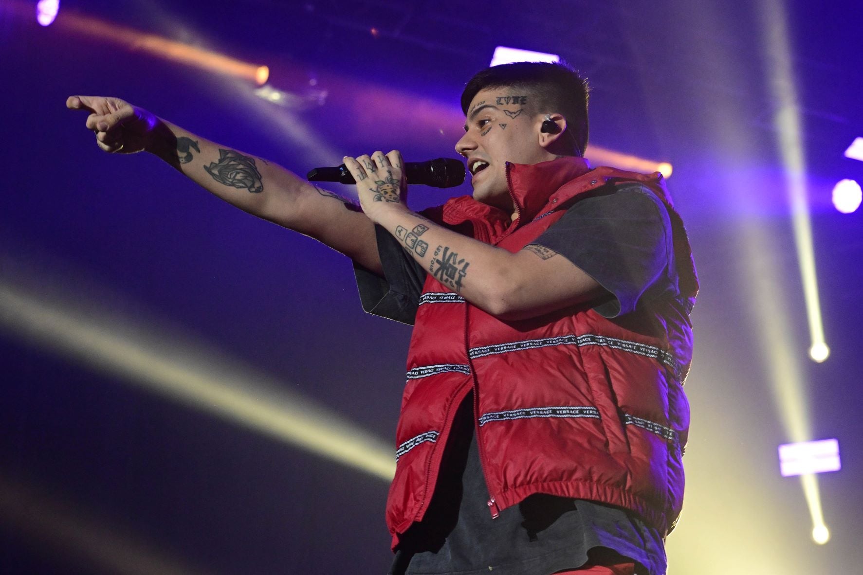 Duki realiza el primero de sus dos shows en River a estadio lleno