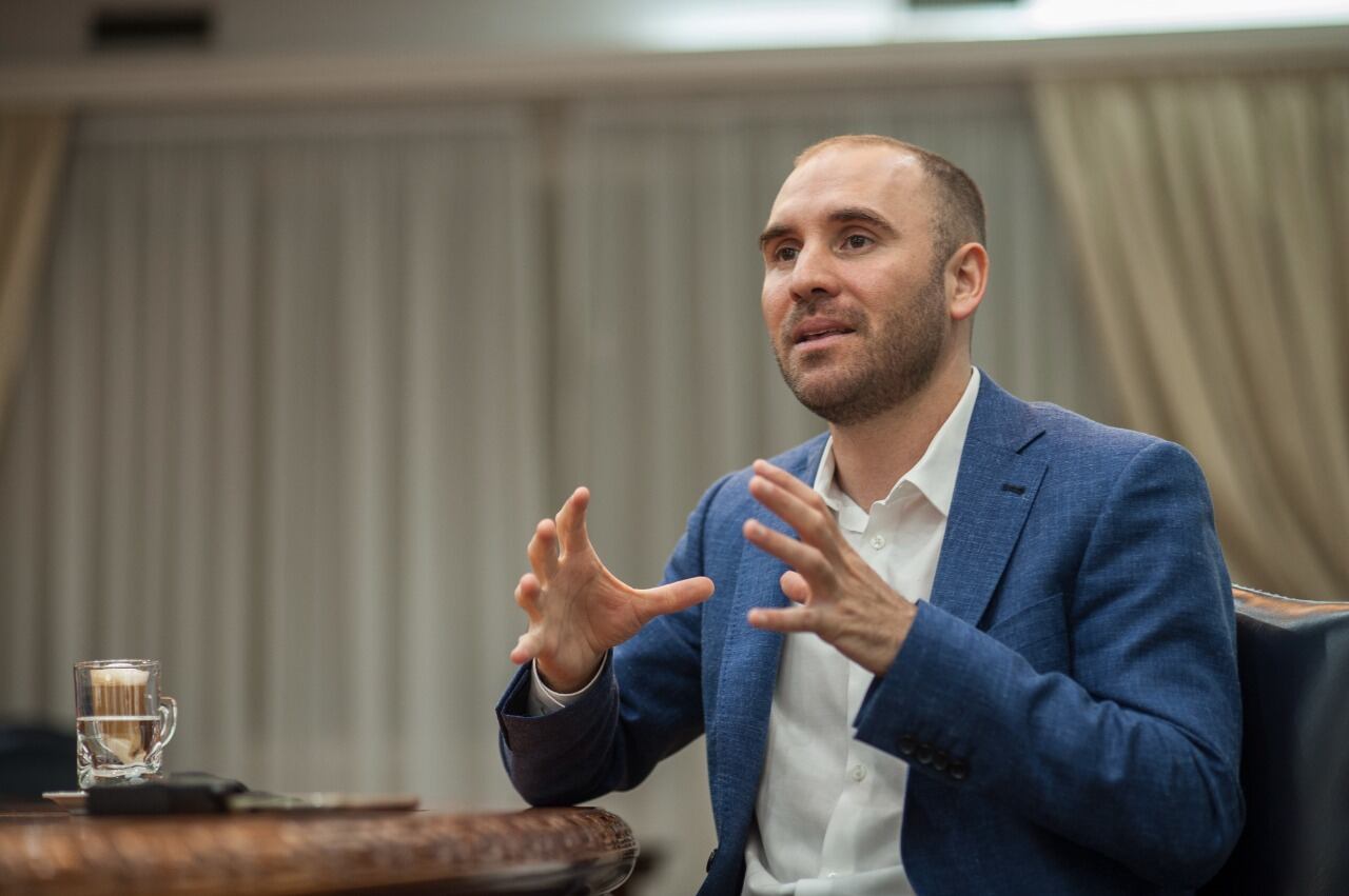 El ministro de Economía, Martín Guzmán, indicó que la medida de reforzar el control de las importaciones tiene “la lógica de poder definir una priorización en el uso de las divisas que permita mejorar el perfil de acumulación de reservas internacionales”.