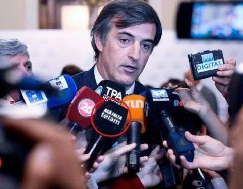 La foto que subió Bullrich, con la consigna por Télam destacada.