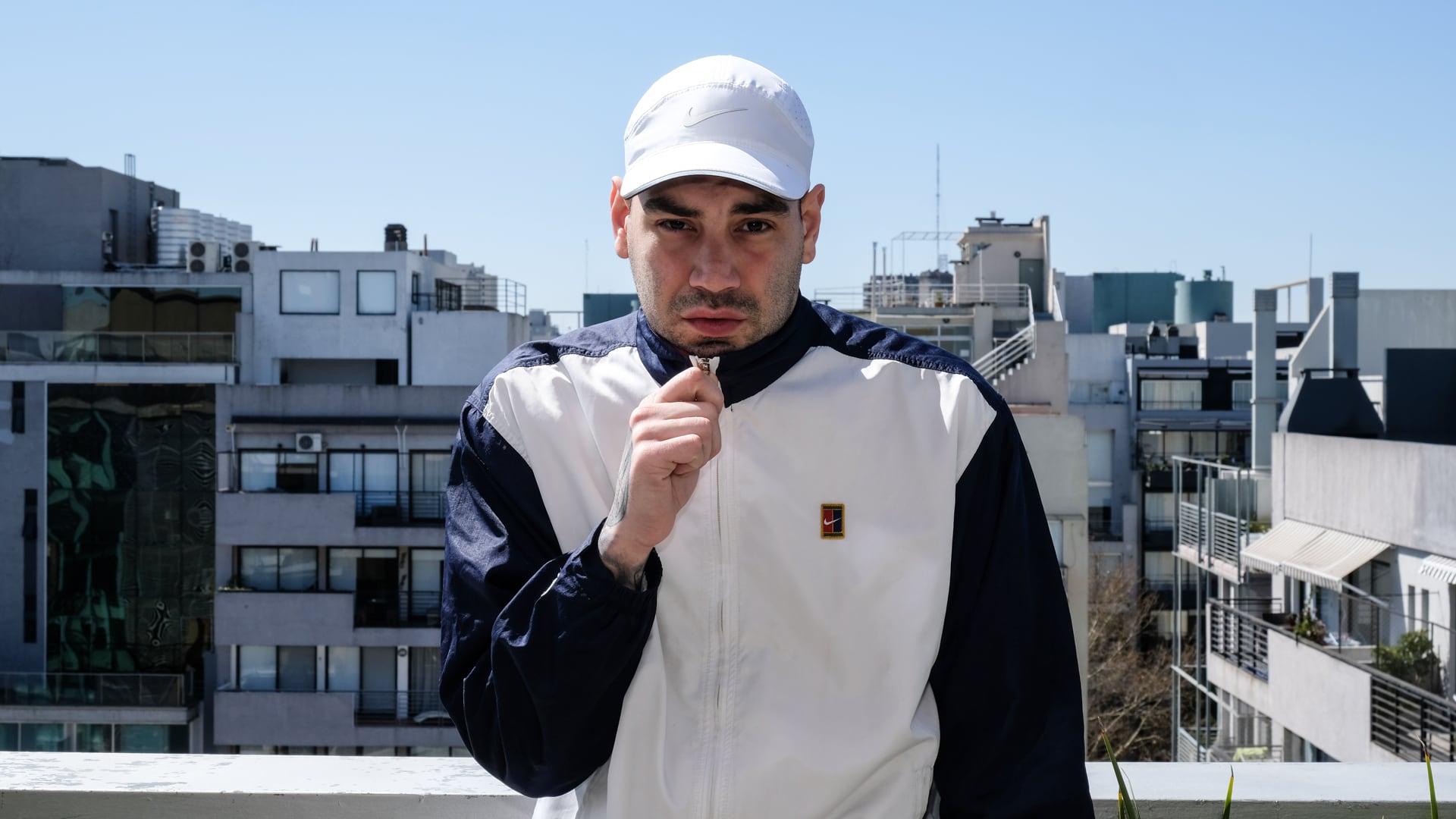 Fianru sacó el simple RAP SHIT, abrió un local del palo y es fundamental en el regreso de La Conección Real.