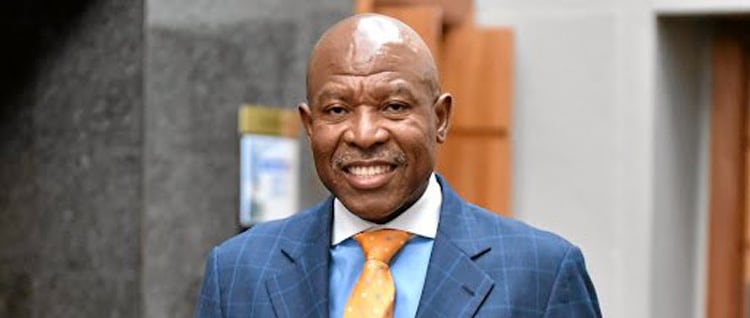 Lesetja Kganyago, titular del Banco Central sudafricano.