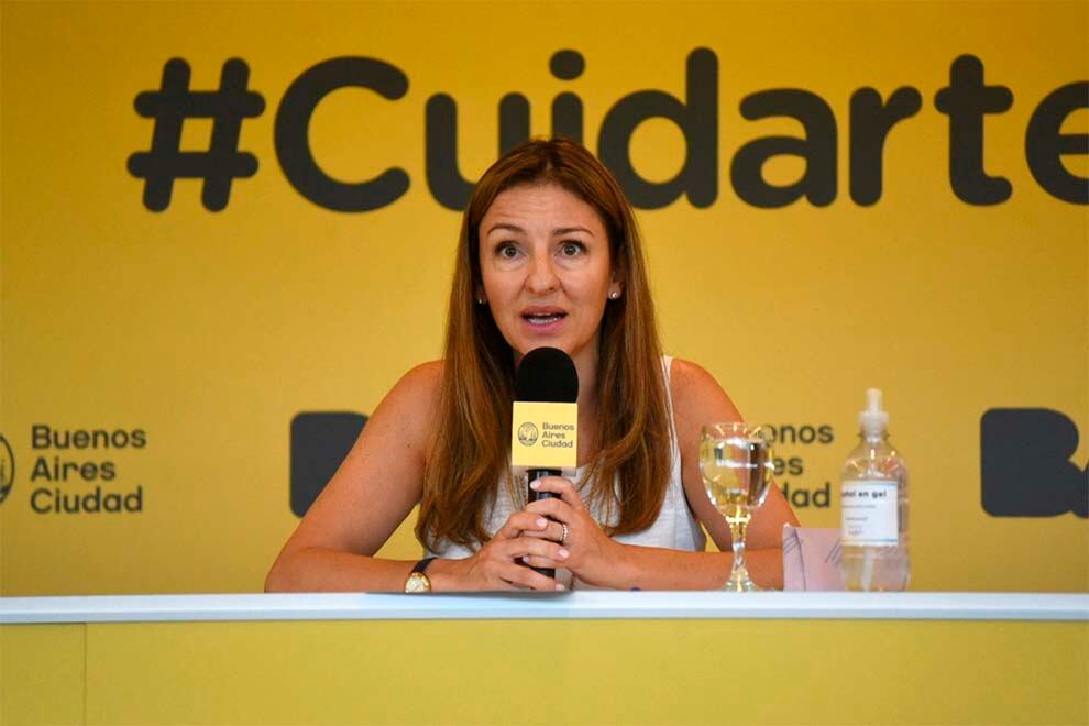 "Está en sus manos la capacidad de rectificar sus dichos y pedir disculpas a las y los docentes", le advierte el secretario general de la Internacional de la Educación a Acuña.