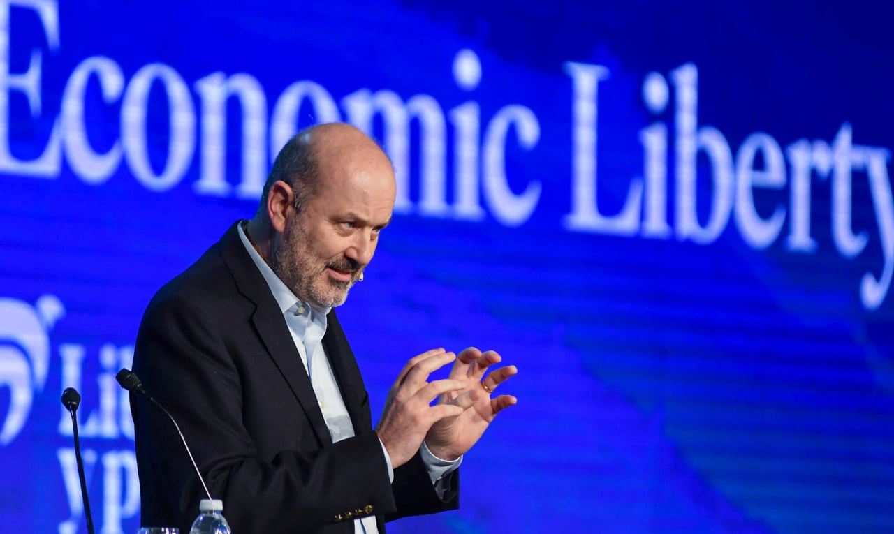 Sturzenegger quiere moldear el nuevo negocio alrededor del fútbol.  