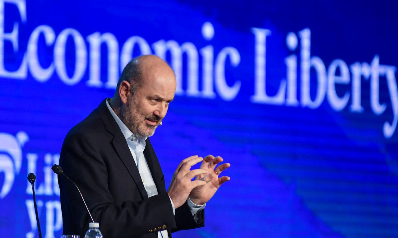 Sturzenegger quiere moldear el nuevo negocio alrededor del fútbol.