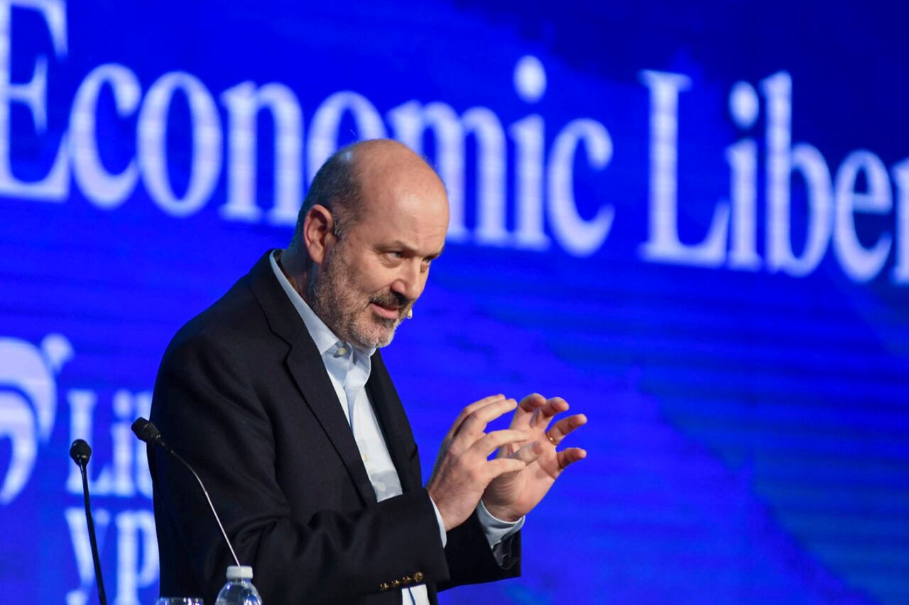 Sturzenegger quiere moldear el nuevo negocio alrededor del fútbol.