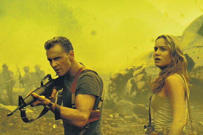 Este nuevo Kong no es una remake y evita el gigantismo megalómano con el que Peter Jackson encaró su versión del mono en 2005.