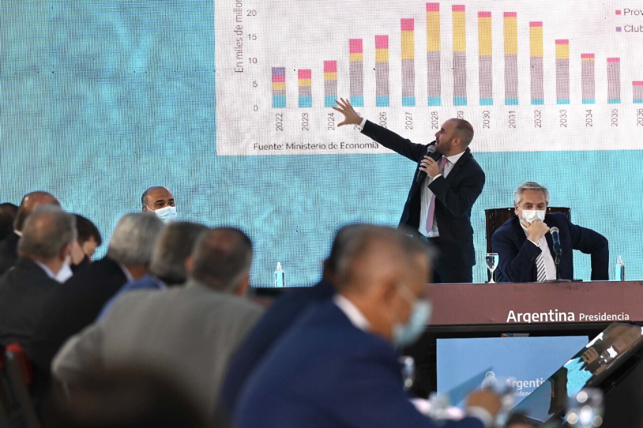 El ministro de Economía, en la exposición ante los gobernadores del Interior