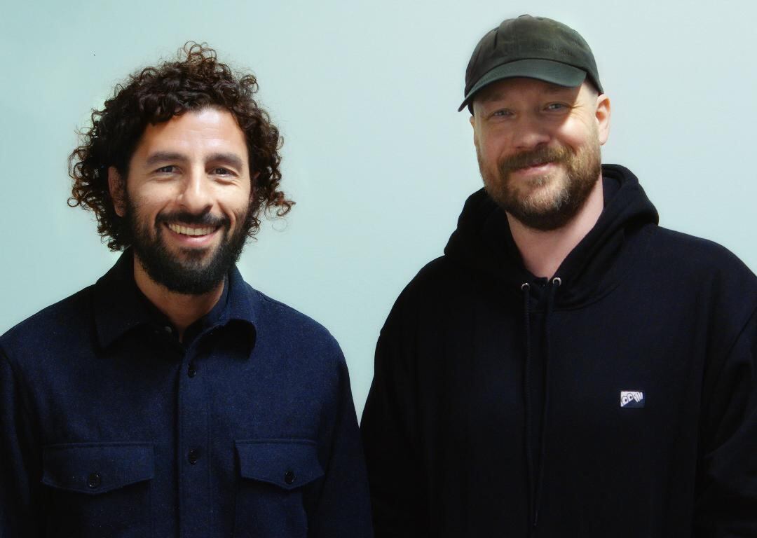 José González junto a Mikel Cee Karlsson. 