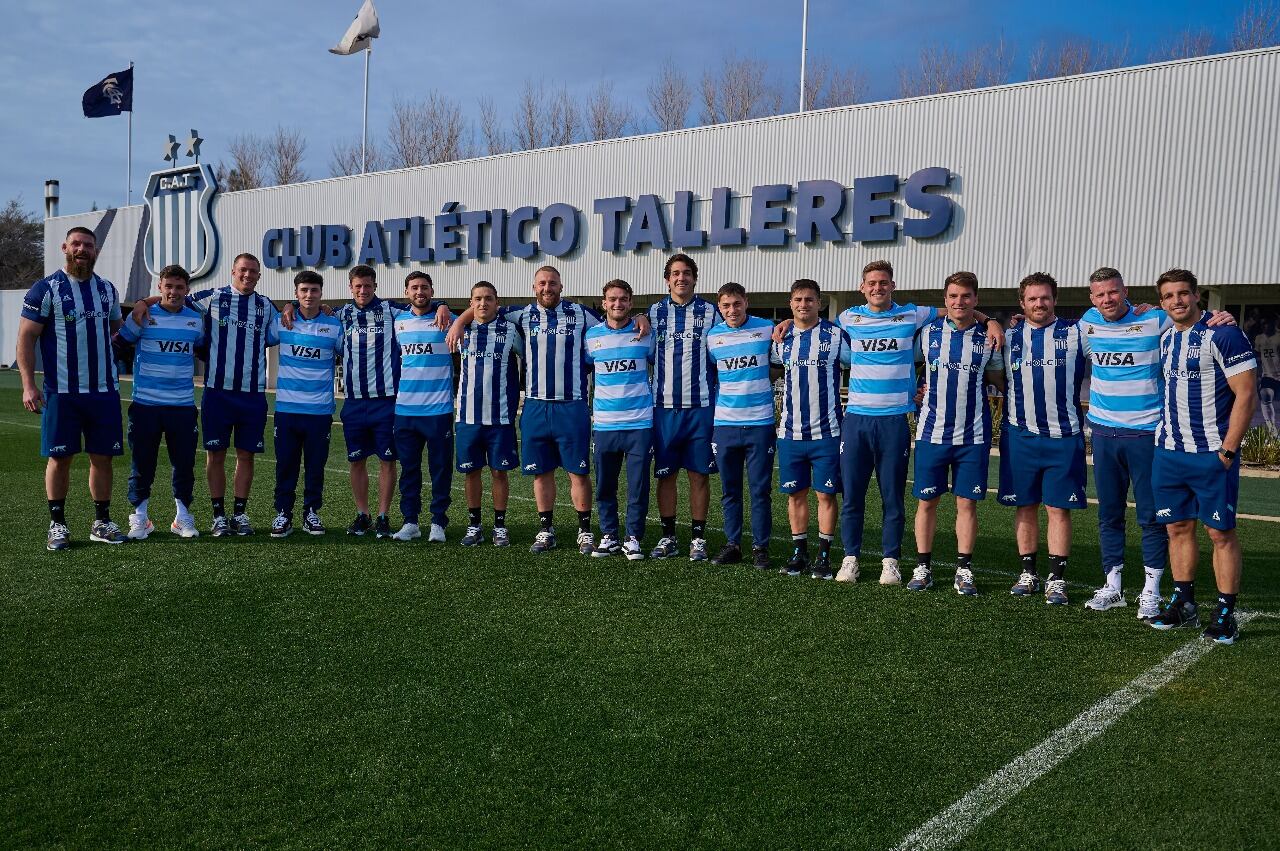 Los Pumas con los jugadores de Talleres