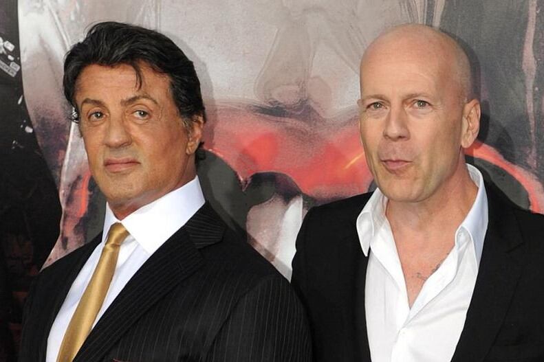 Stallone comparte periódicamente en sus redes sociales fotos de Willis, con quien coincidió en Los Indestructibles. 