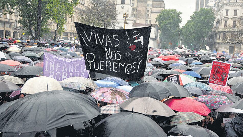 La muerte de Lucía Pérez, de 16 años, generó la multitudinaria marcha del Miércoles Negro.