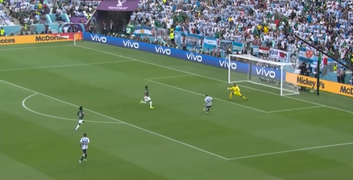 La definición de Messi en el primero de los tres goles que le anularon a Argentina ante Arabia Saudita. 