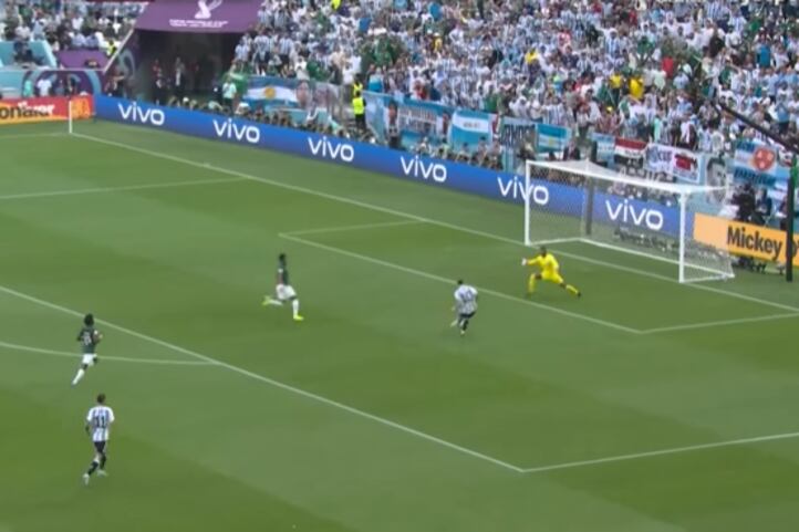 La definición de Messi en el primero de los tres goles que le anularon a Argentina ante Arabia Saudita.