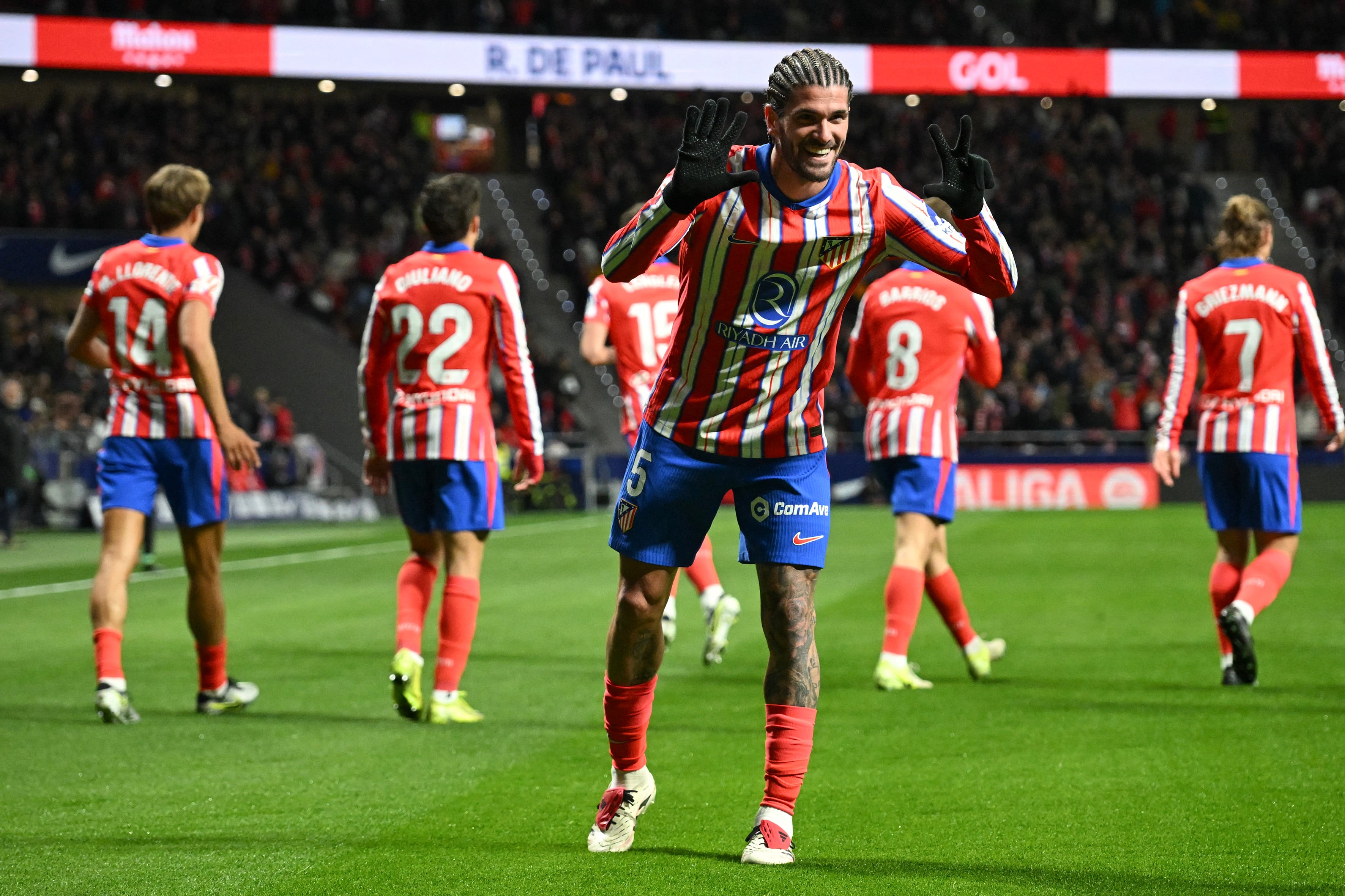 De Paul festeja su gol, el 1 a 0 ante Sevilla.
