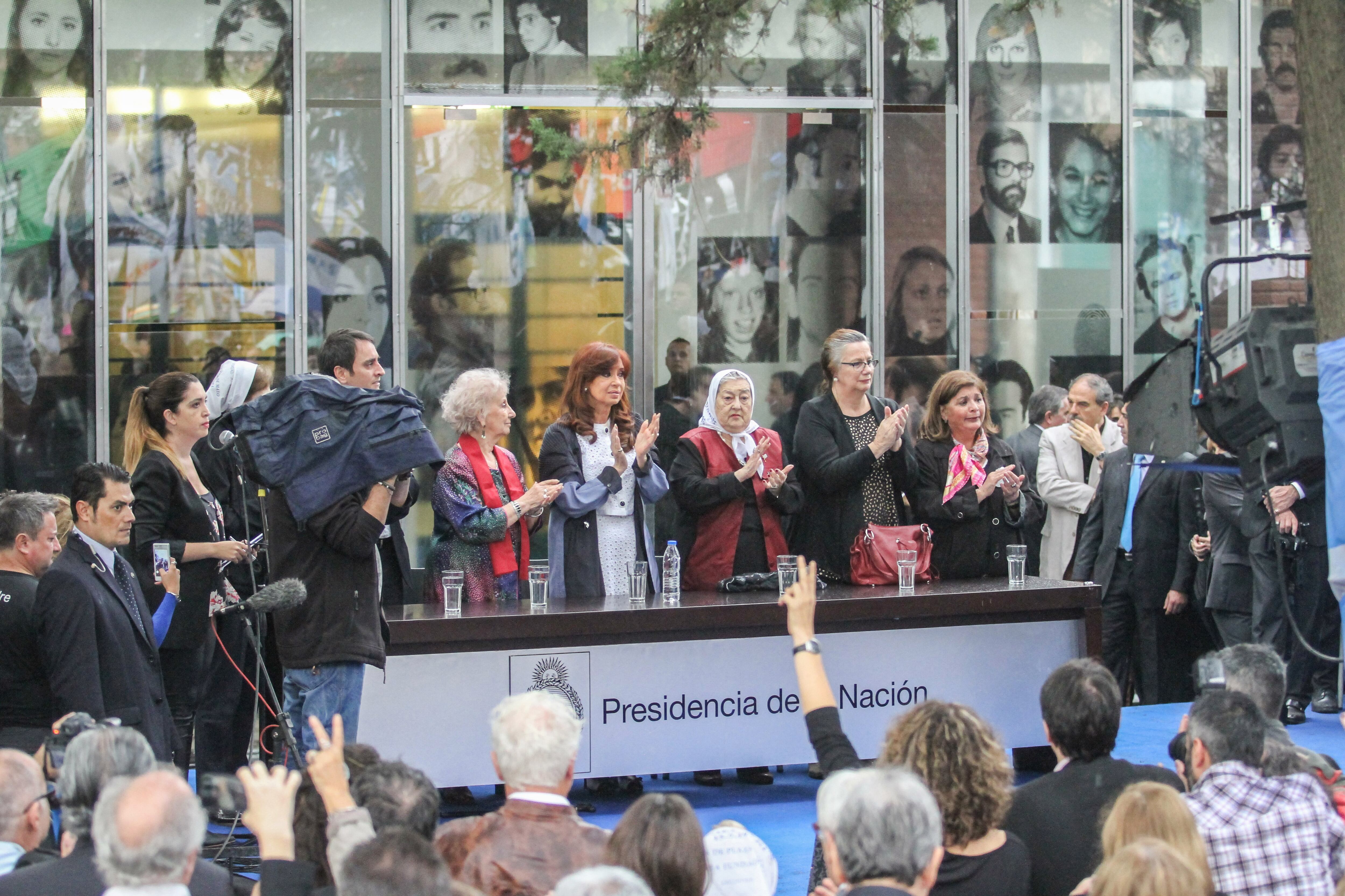 La histórica inauguración del museo, cuando el sol paró la lluvia.