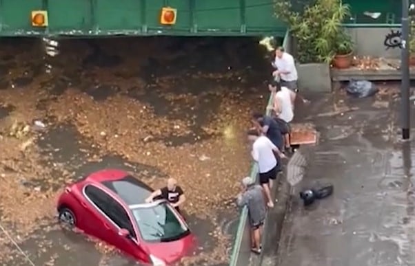 El hecho ocurrió en el túnel ubicado en la intersección de las calles Yatay y Lezica. Imagen: Captura.