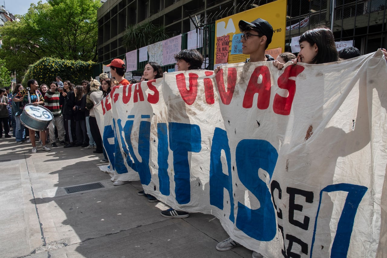 Los alumnos del Lengüitas, durante la toma. 