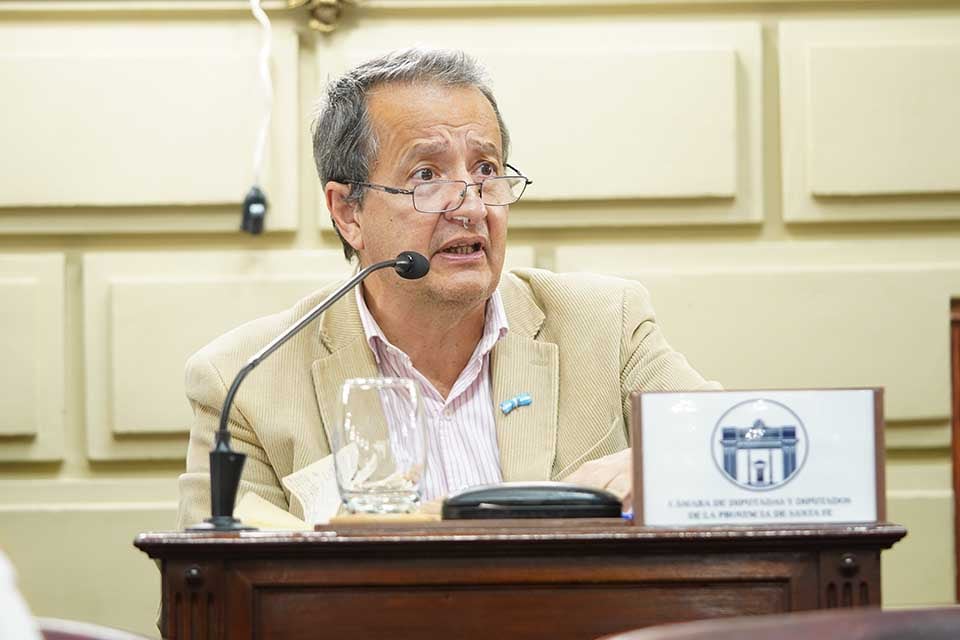 Carlos del Frade es diputado provincial, y descarta una alianza con el peronismo.