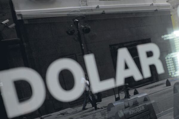 Las expectativas de devaluación siguen sin frenarse en la plaza local.