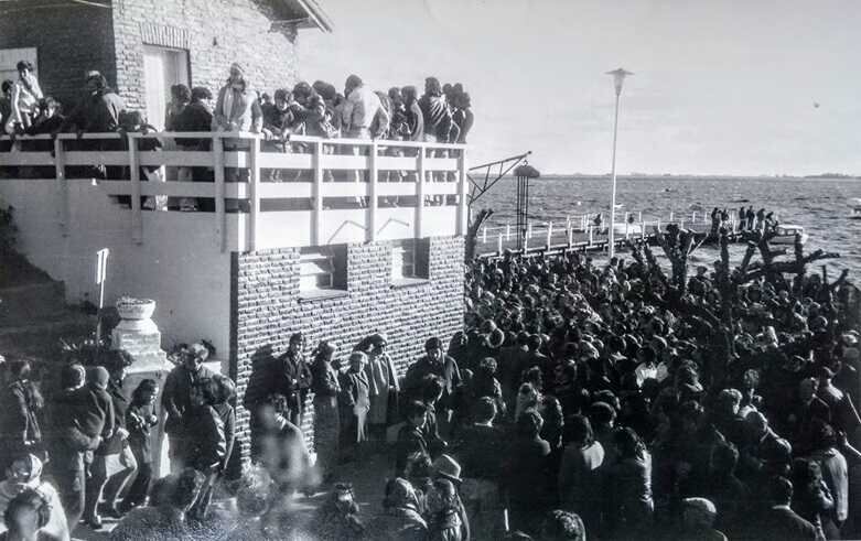 El muelle de pescadores de la Laguna de Chacomús, aquel 25 de agosto de 1973. 
