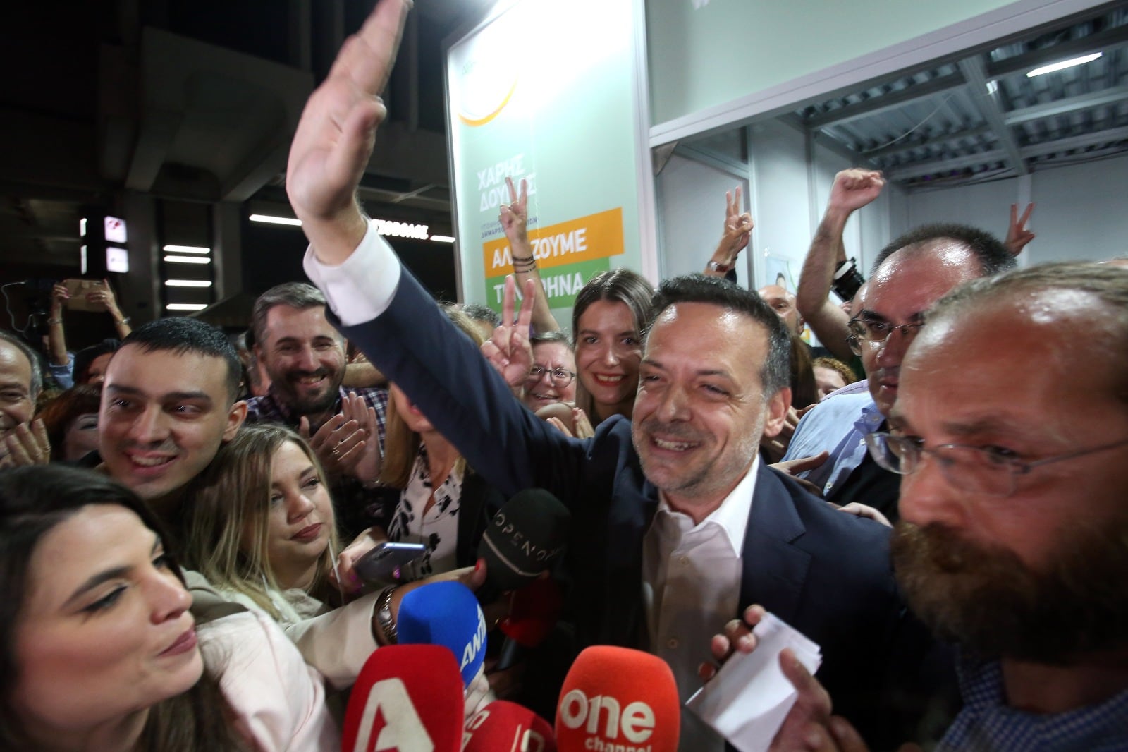 Jaris Dukas, respaldado por los socialistas de PASOK, ganó en Atenas.
