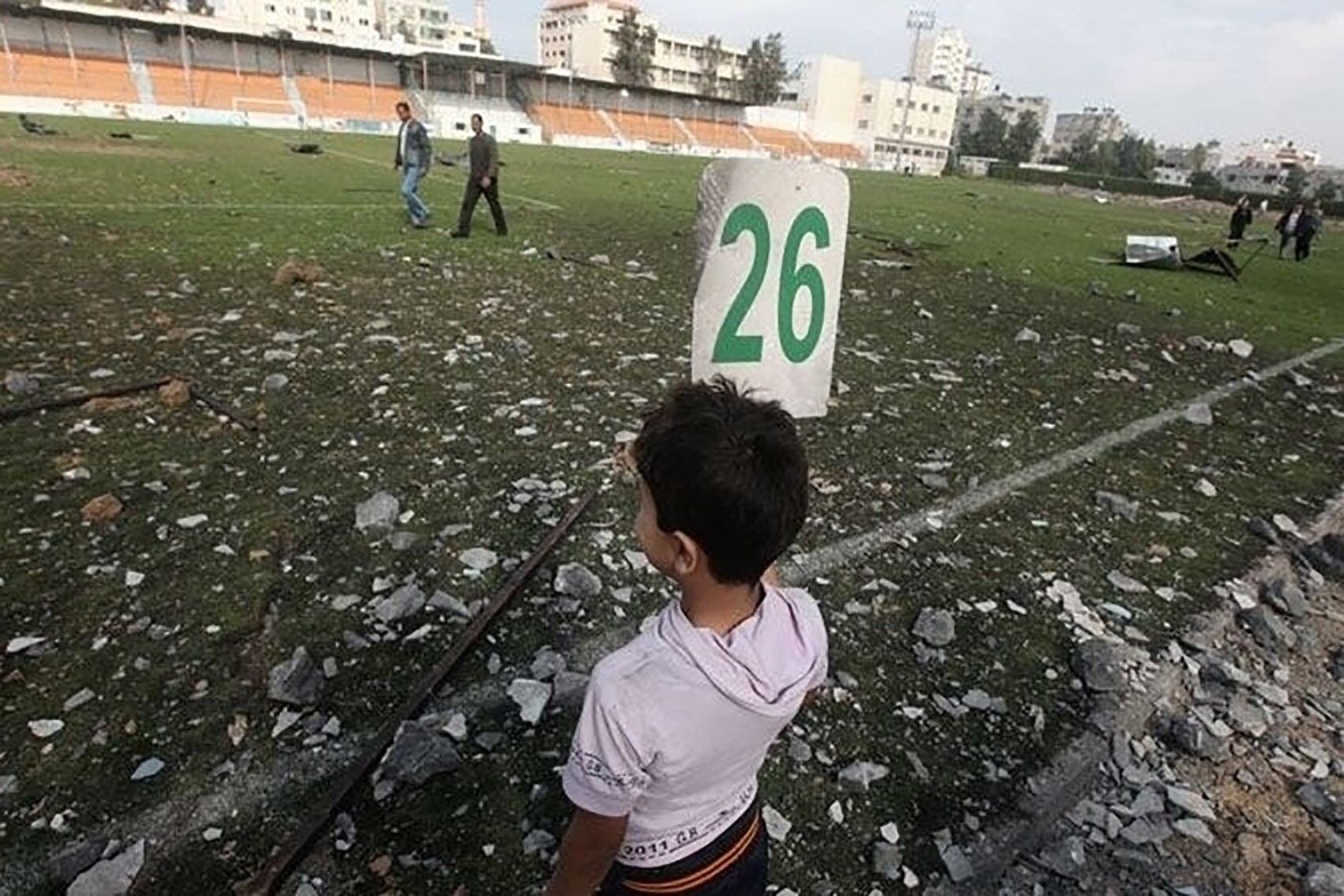 Impacto de los bombardeos sobre el campo de juego.