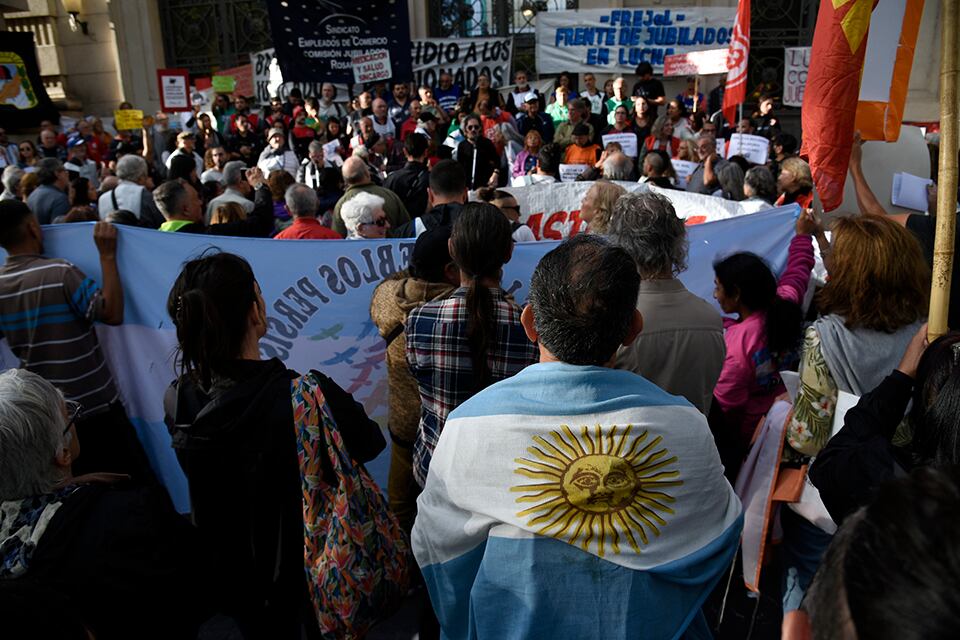 "Queda claro lo que se ahorró Milei con los jubilados de Santa Fe".