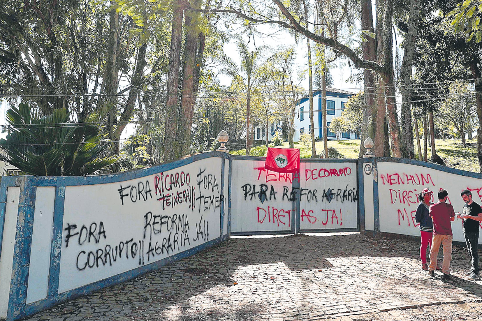 Miembros del MST ocupan una hacienda de Texeira en Río.
