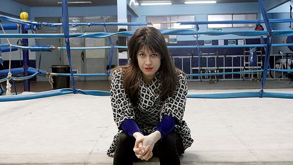 Mijal Katzowicz dirige la pieza que se presenta los domingos.