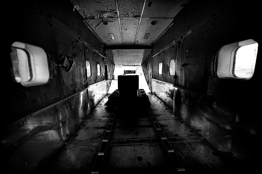 El interior del Skyvan de la Prefectura usado para arrojar a las aguas a los doce militantes de la Iglesia de la Santa Cruz.