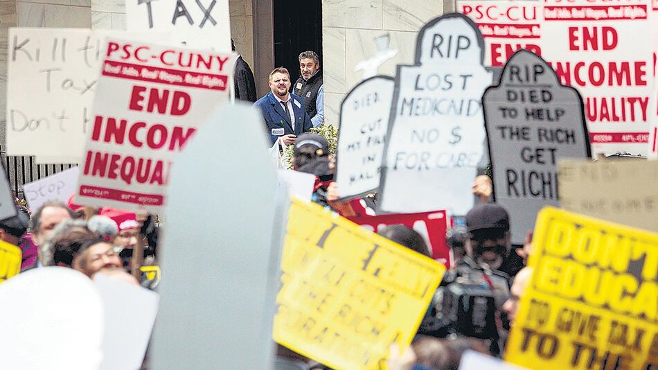 Protestas en contra de la reforma fiscal en el distrito financiero de Nueva York.