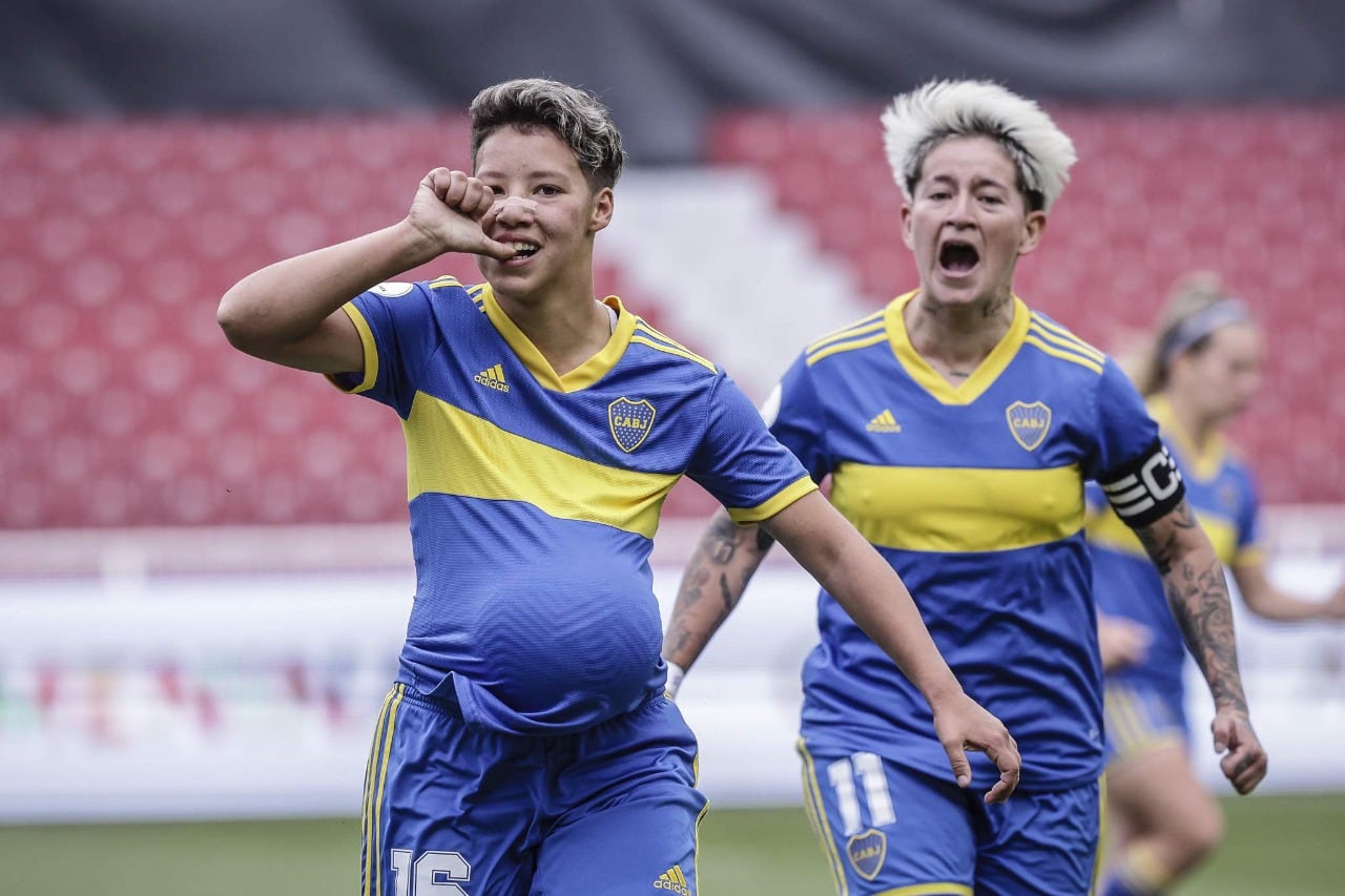Kishi Núñez y Yamila Rodríguez festejan el primer gol de Boca