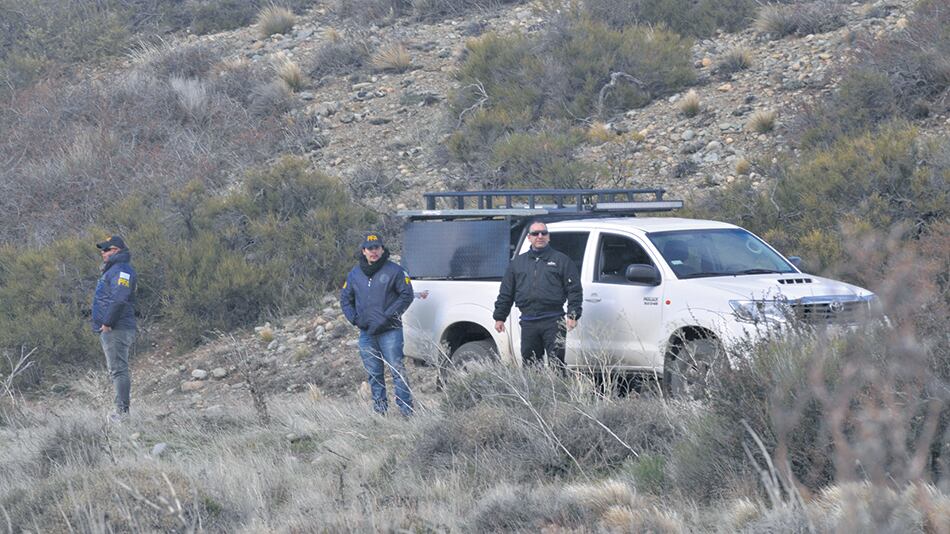La Policía Federal participa en los rastrillajes en la zona de Cushamen, en Chubut.