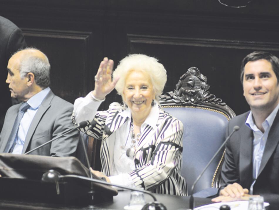Estela de Carlotto inauguró la Semana de la Memoria en la Cámara de Diputados de la provincia de Buenos Aires.