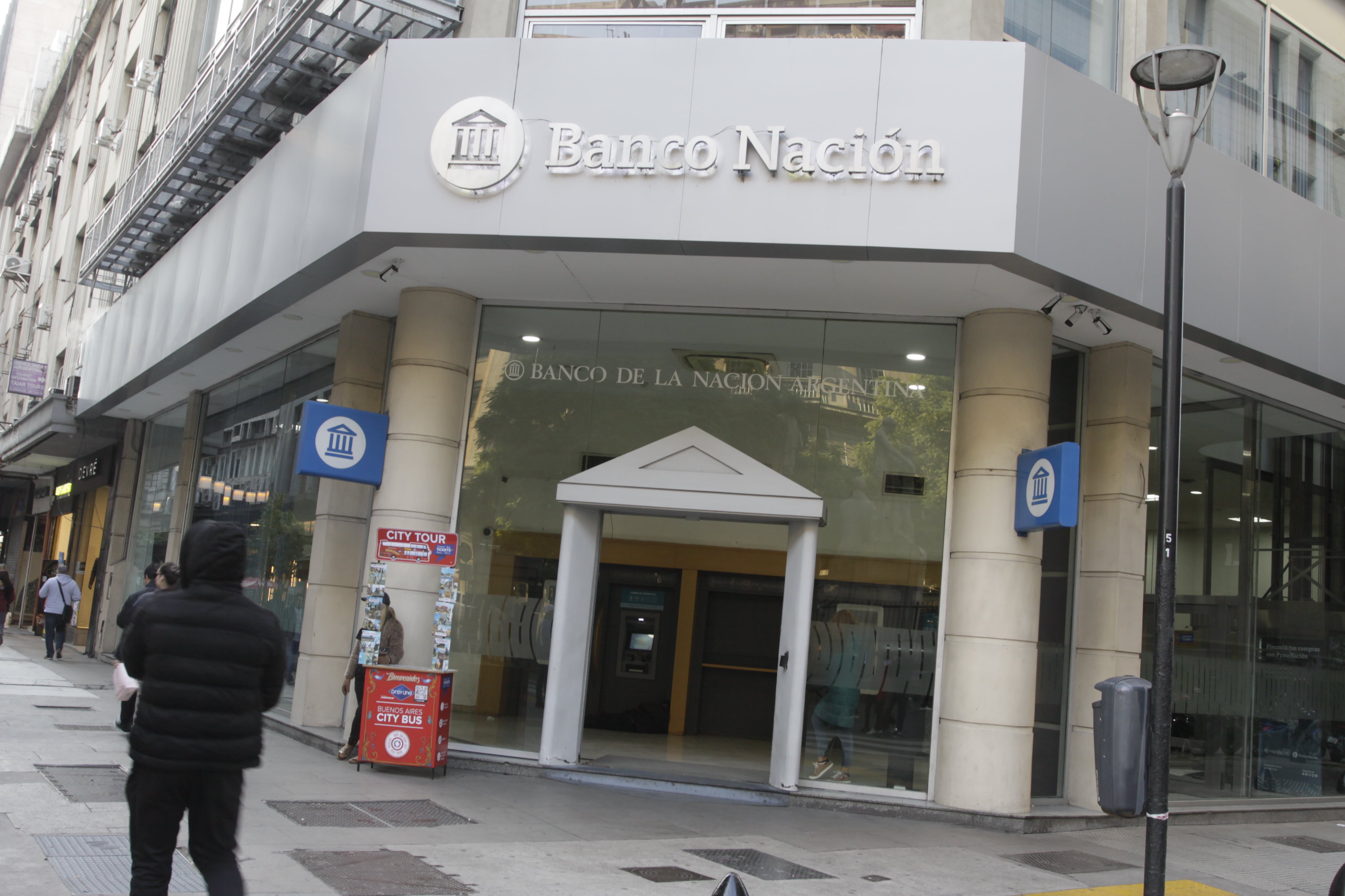 El 6 de noviembre combina descanso, reconocimiento y derechos laborales en un contexto de creciente digitalización del sistema financiero