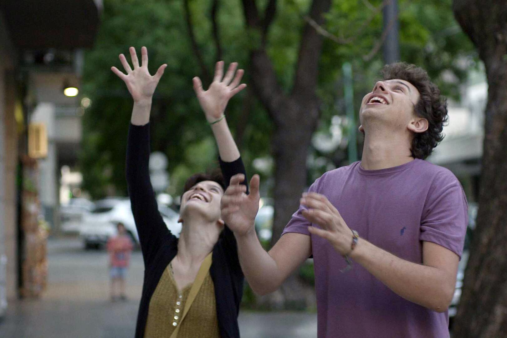 Sol (Ariel Rausch) y Pedro (Santiago Canepari), los primeros pasos al futuro.