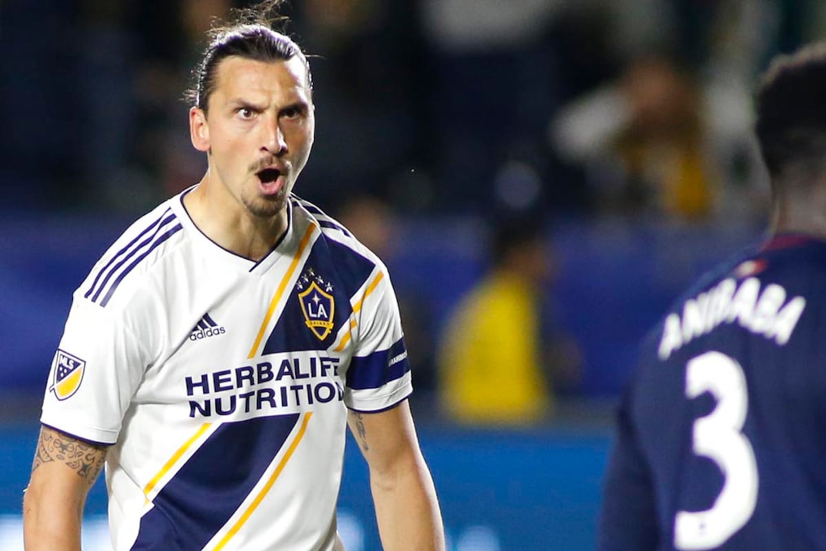 Con 37 años, Ibrahimovic es figura en el fútbol estadounidense.