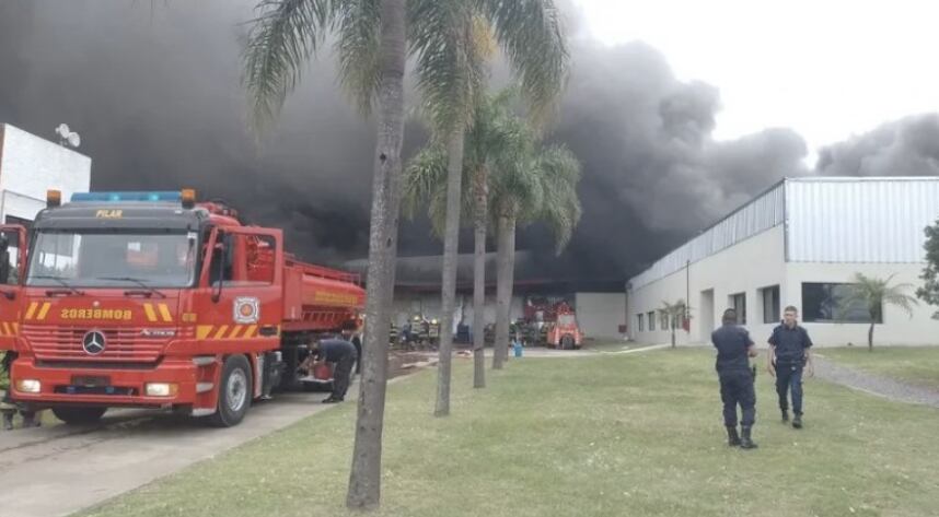 El siniestro se desencadenó en las instalaciones de Aquaglass, situadas en las calles 3 y 5 del complejo industrial.