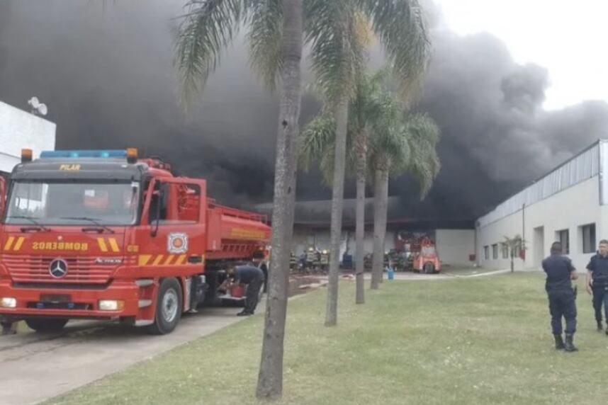 El siniestro se desencadenó en las instalaciones de Aquaglass, situadas en las calles 3 y 5 del complejo industrial.