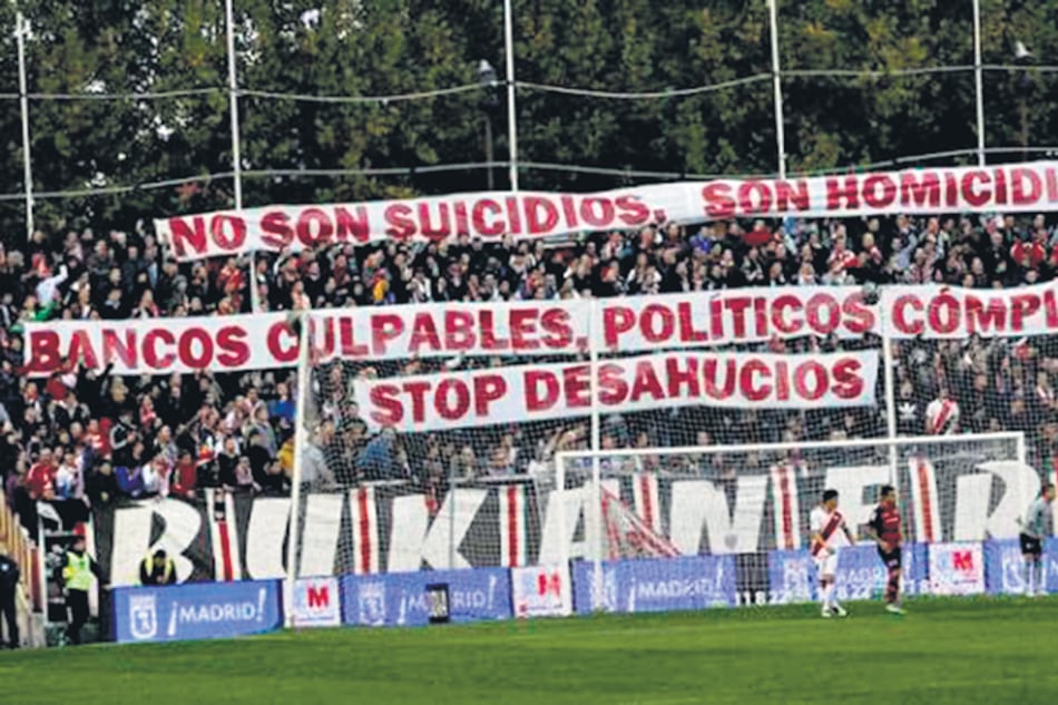 Los hinchas del Rayo Vallecano son famosos en Madrid por su postura antifascista.