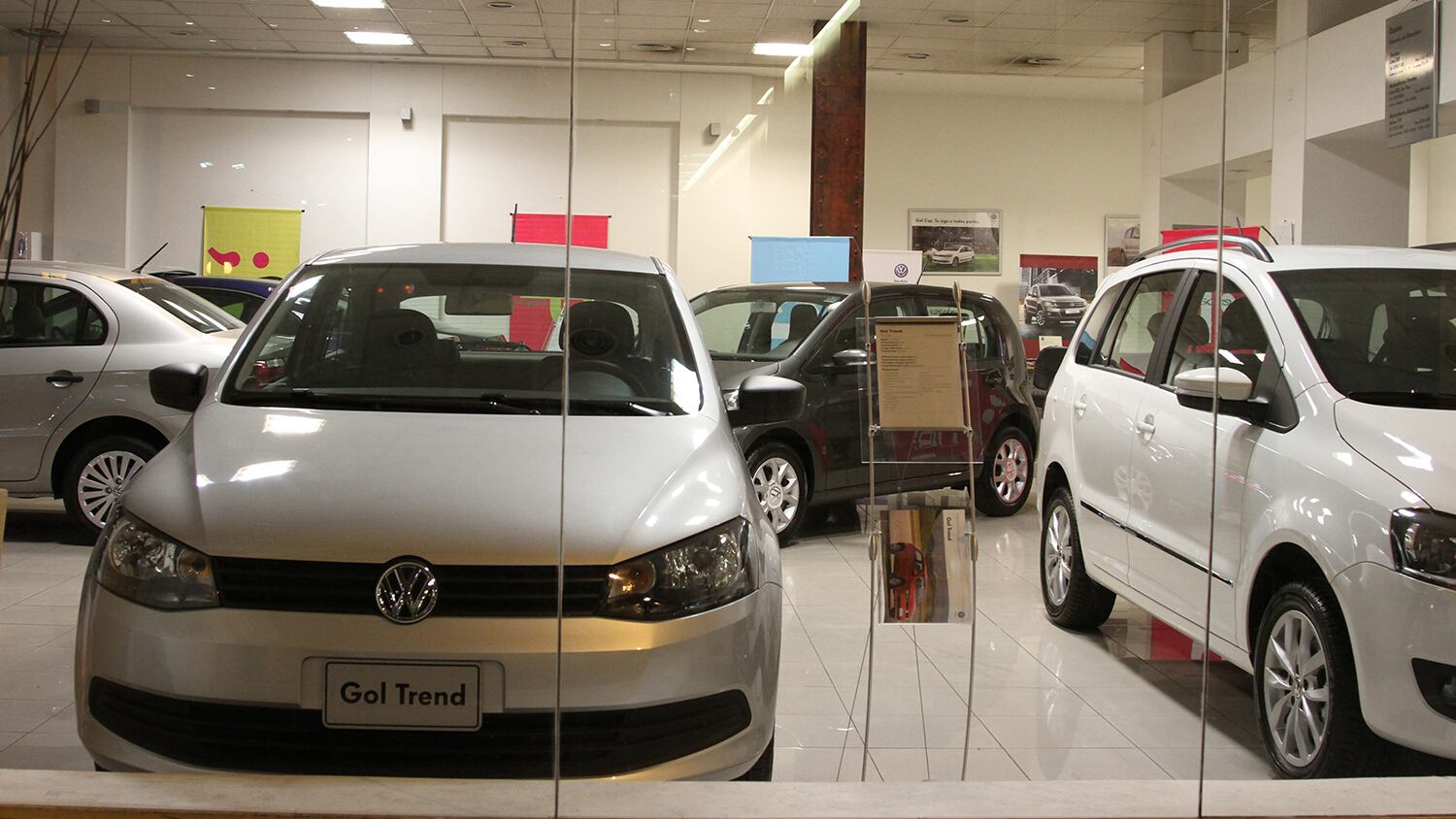 En lo que va del año se vendieron 343.463 vehículos, casi la mitad que en 2018.