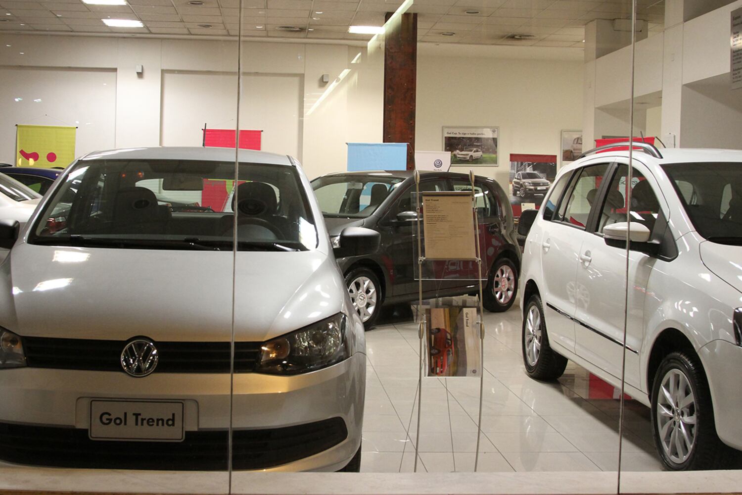 En lo que va del año se vendieron 343.463 vehículos, casi la mitad que en 2018.