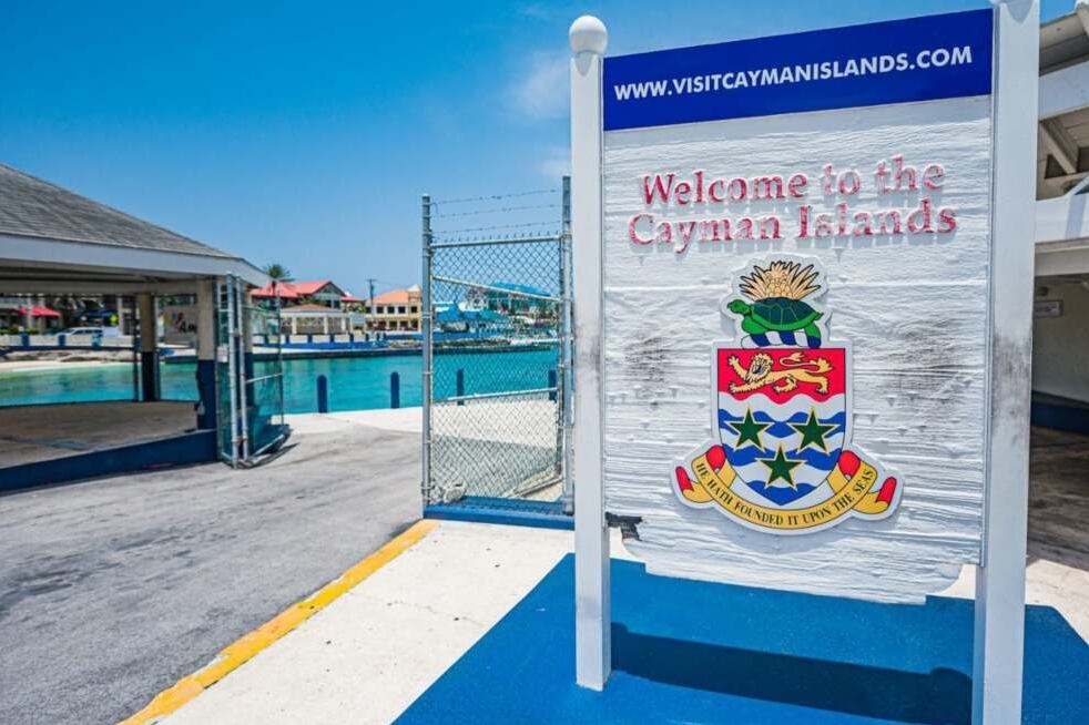 El ministro Luis Caputo está ligado a sociedades radicadas en Islas Caimán.