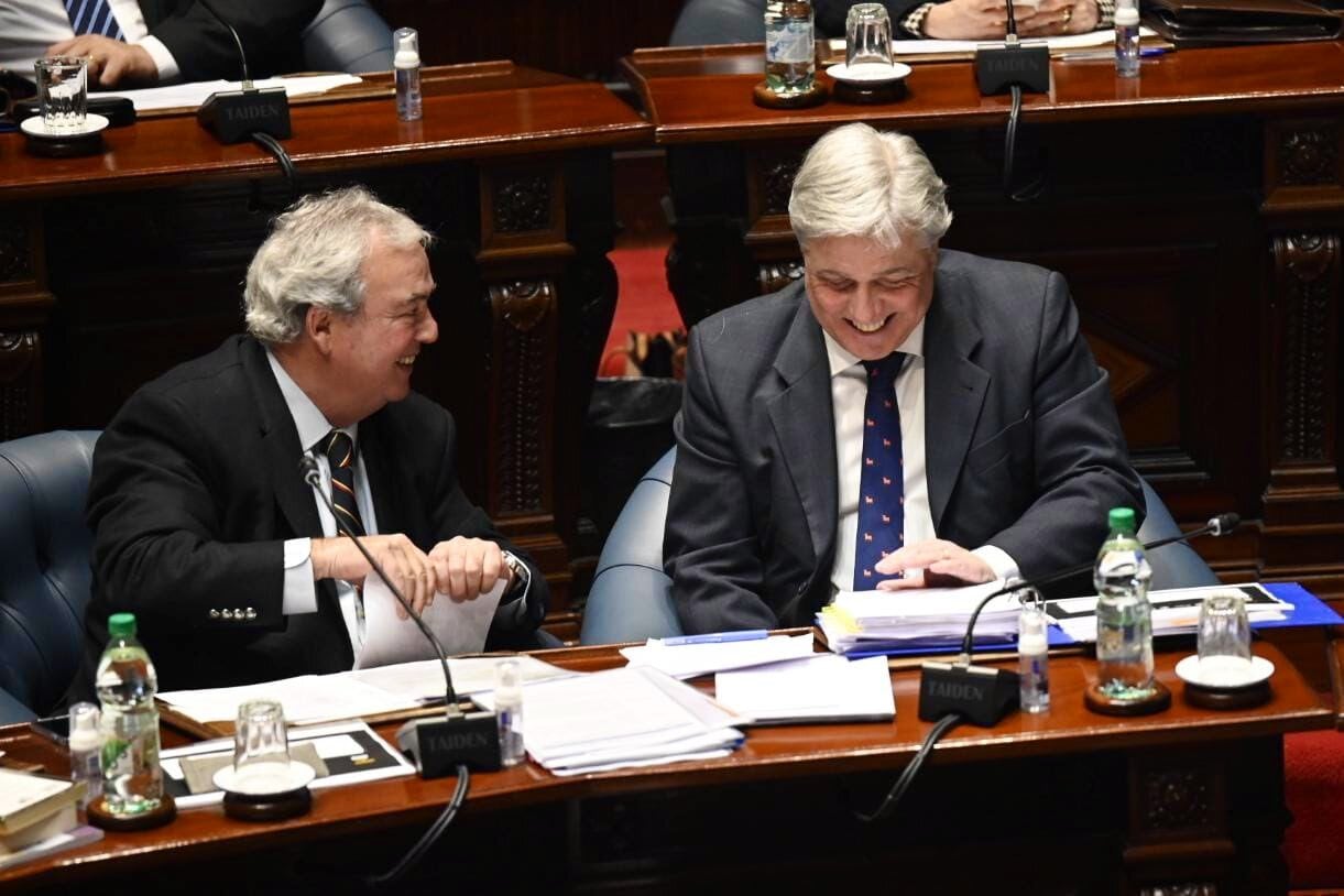 El ministro del Interior, Luis Alberto Heber, y el canciller de Uruguay, Francisco Bustillo / Twitter del Frente Amplio