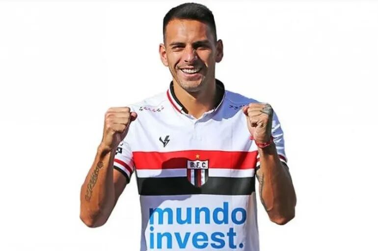 El futbolista Alexis Lucas Delgado, sobrino de Marcelo "Chelo" Delgado, fue denunciado por una mujer en un caso de violencia sexual, junto a otros dos compañeros del equipo brasilero Botafogo de Ribairao Preto. (Prensa Botafogo de Ribairao Preto).