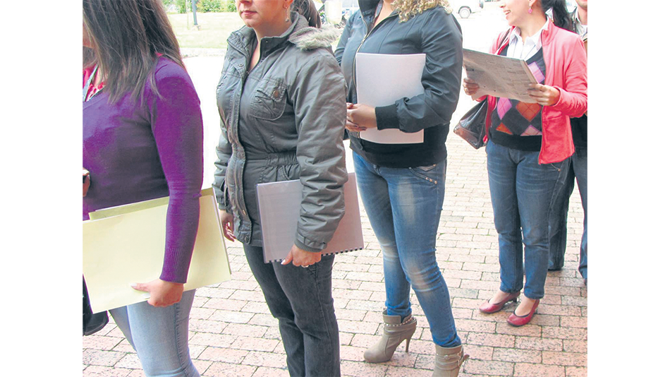 Las mujeres son las más expuestas a la precarización laboral y a la imposición de bajos niveles salariales.