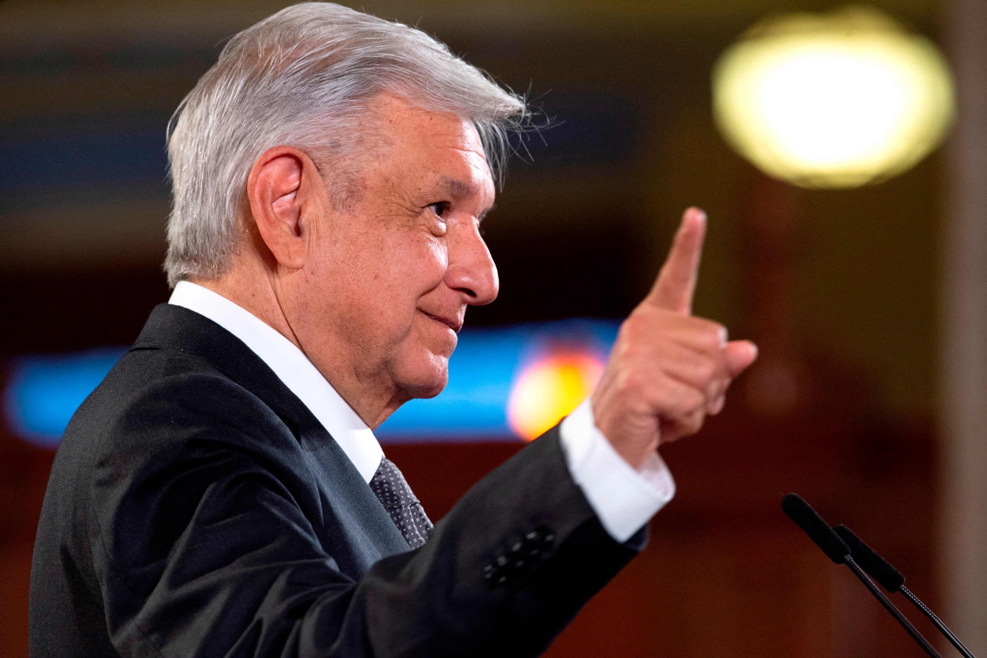 Andrés Manuel López Obrador ha promovido la transparencia y el dialogo continuo con la sociedad.